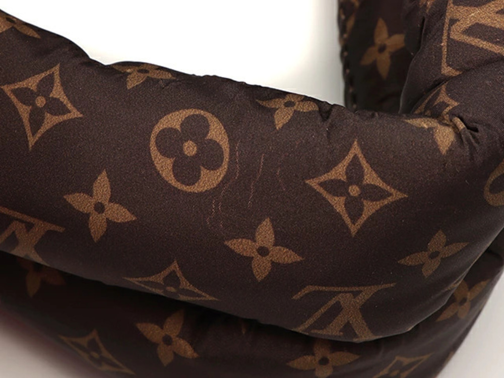 LOUIS VUITTON On The Go LV Pillow Beige Cream - Picture 3 of 9